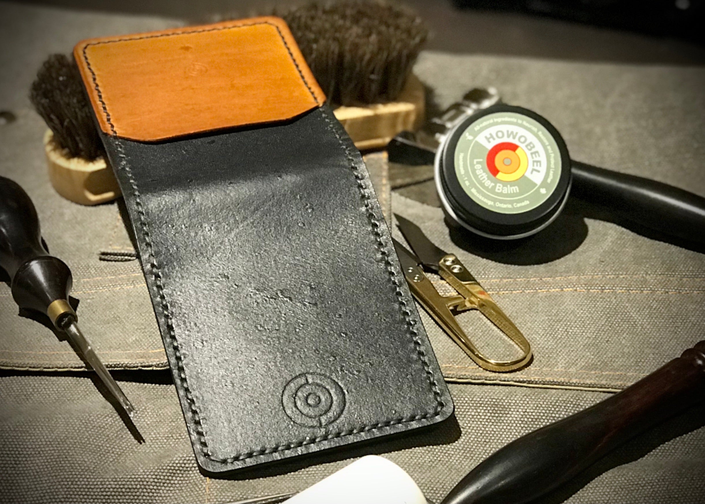 The MWV5 Minimalist Leather Wallet